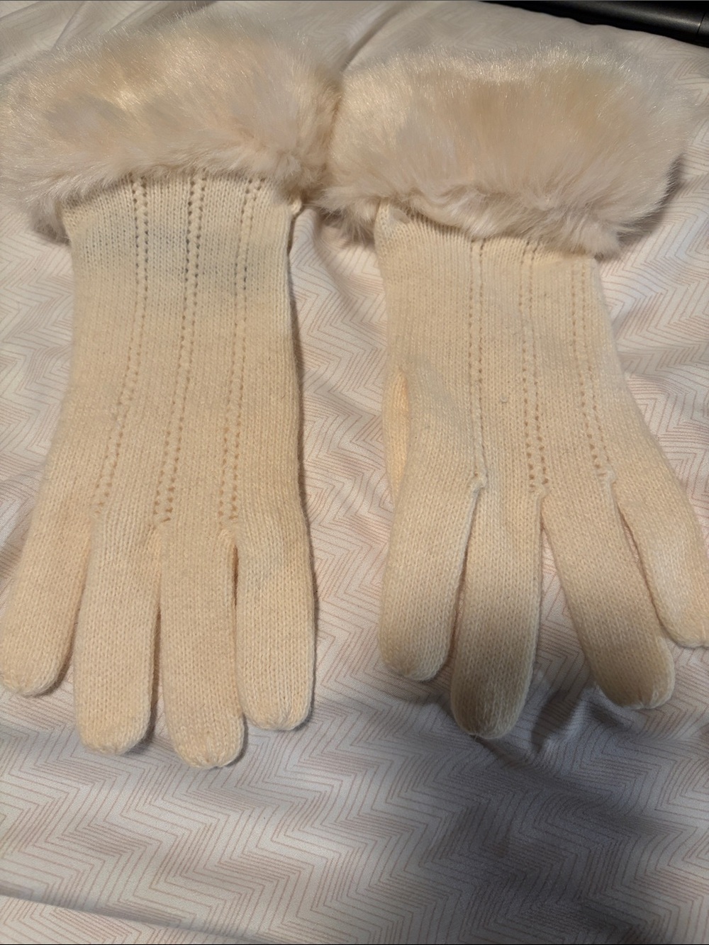 Ann Taylor Cream Faux Fur Cuff Knit Gloves - NWT